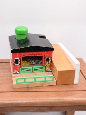 Thomas & Friends Wooden Railway - Sodor Dairy Farm - Barn & Wall - Bell Works